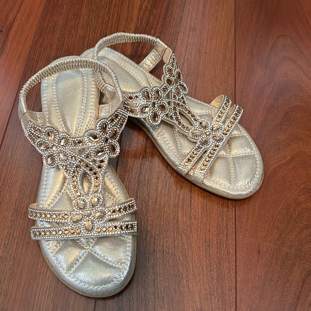 iCKER rhinestone gold crystal flat sandal women’s 7.5